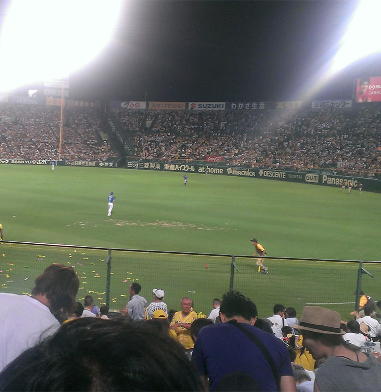 仕事帰りにプロ野球の試合を観に行きました