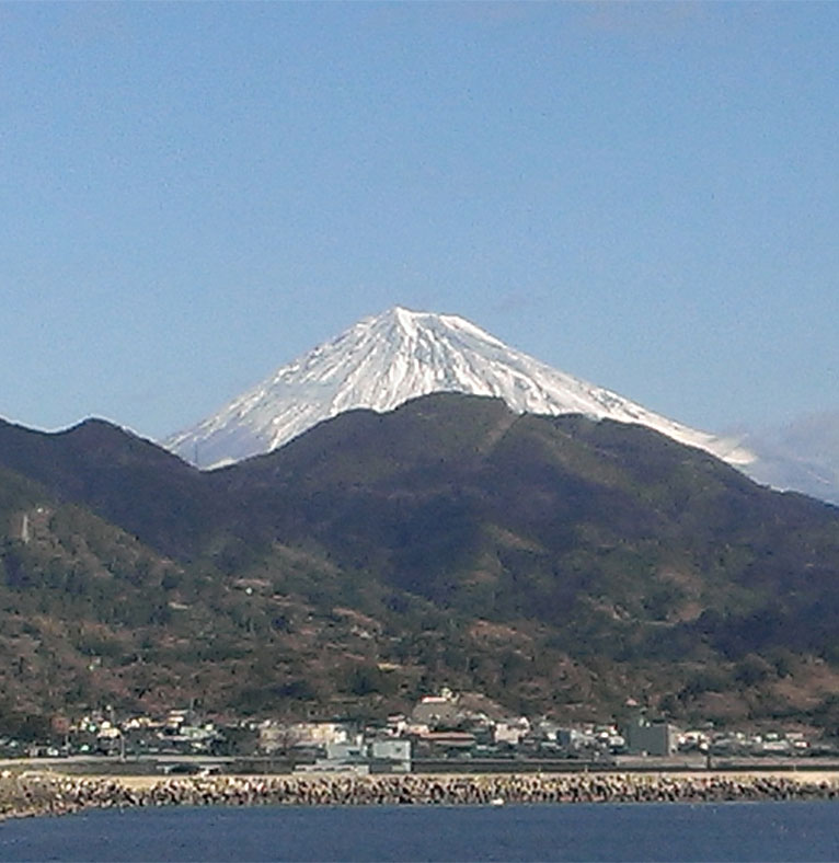 実家からの帰りに富士山を撮りました